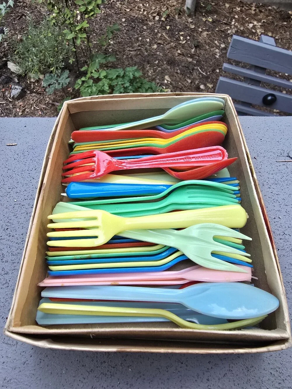 Mid-Century Multicolor Party Cutlery Set - Multipack